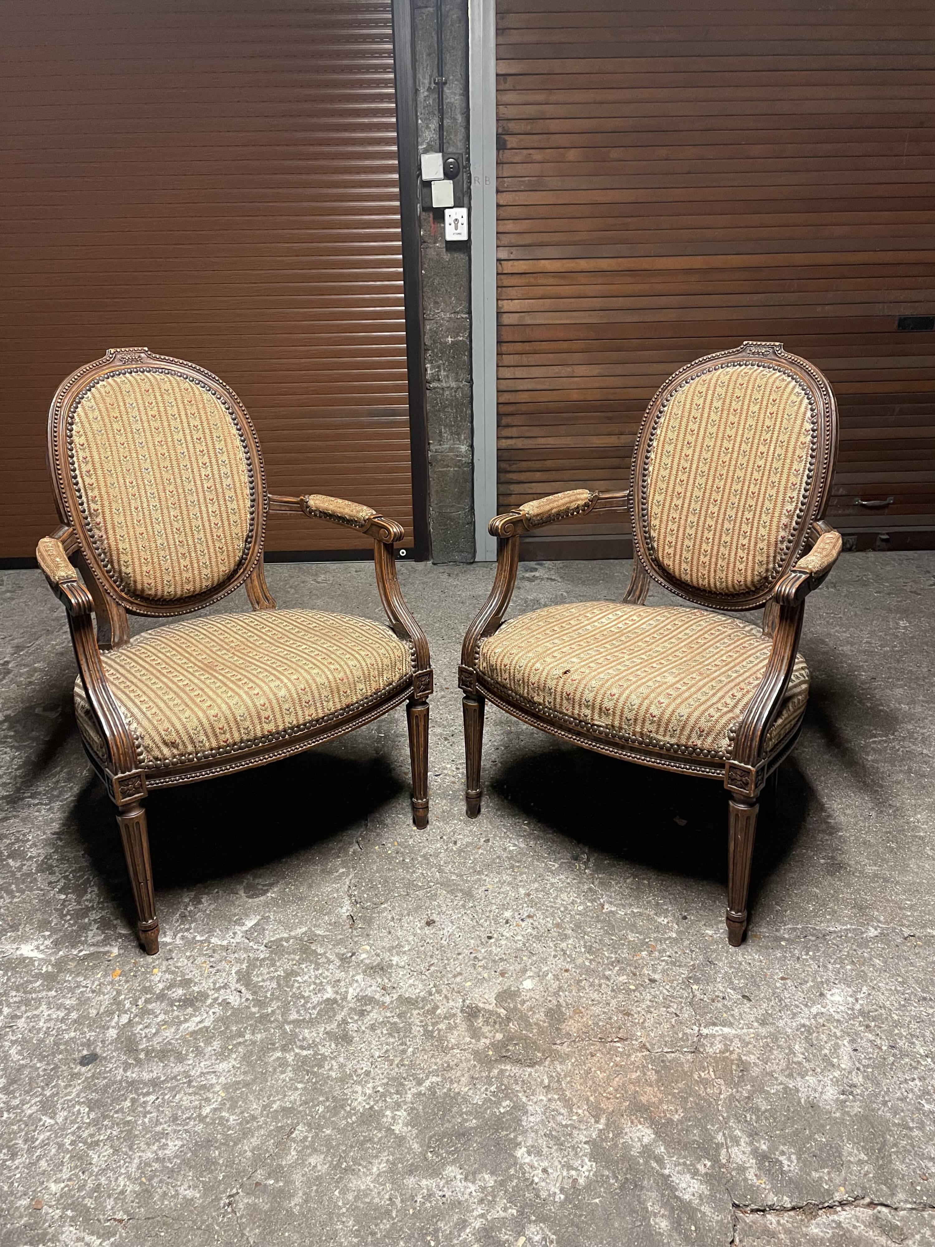 Paire de fauteuils bergère Louis XVI
