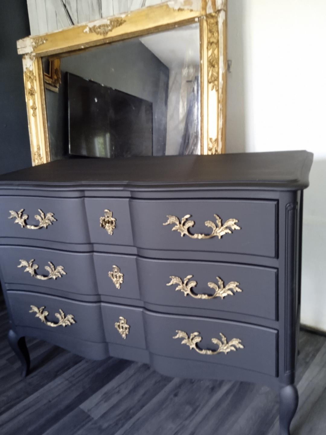Black curved chest of drawers Louis XV style