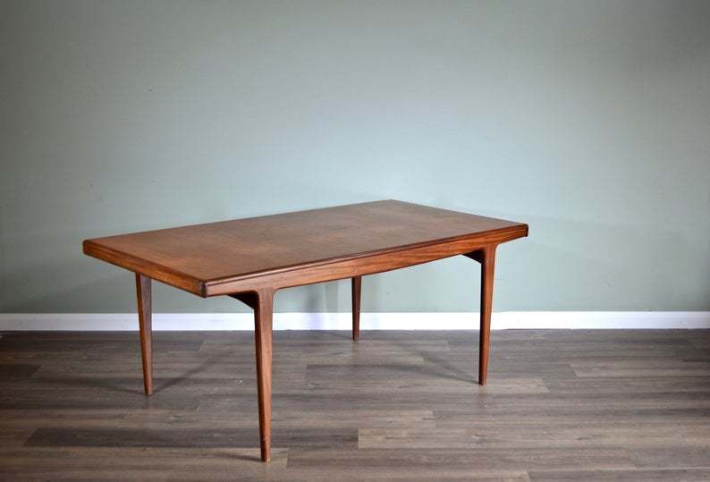 Extending teak table