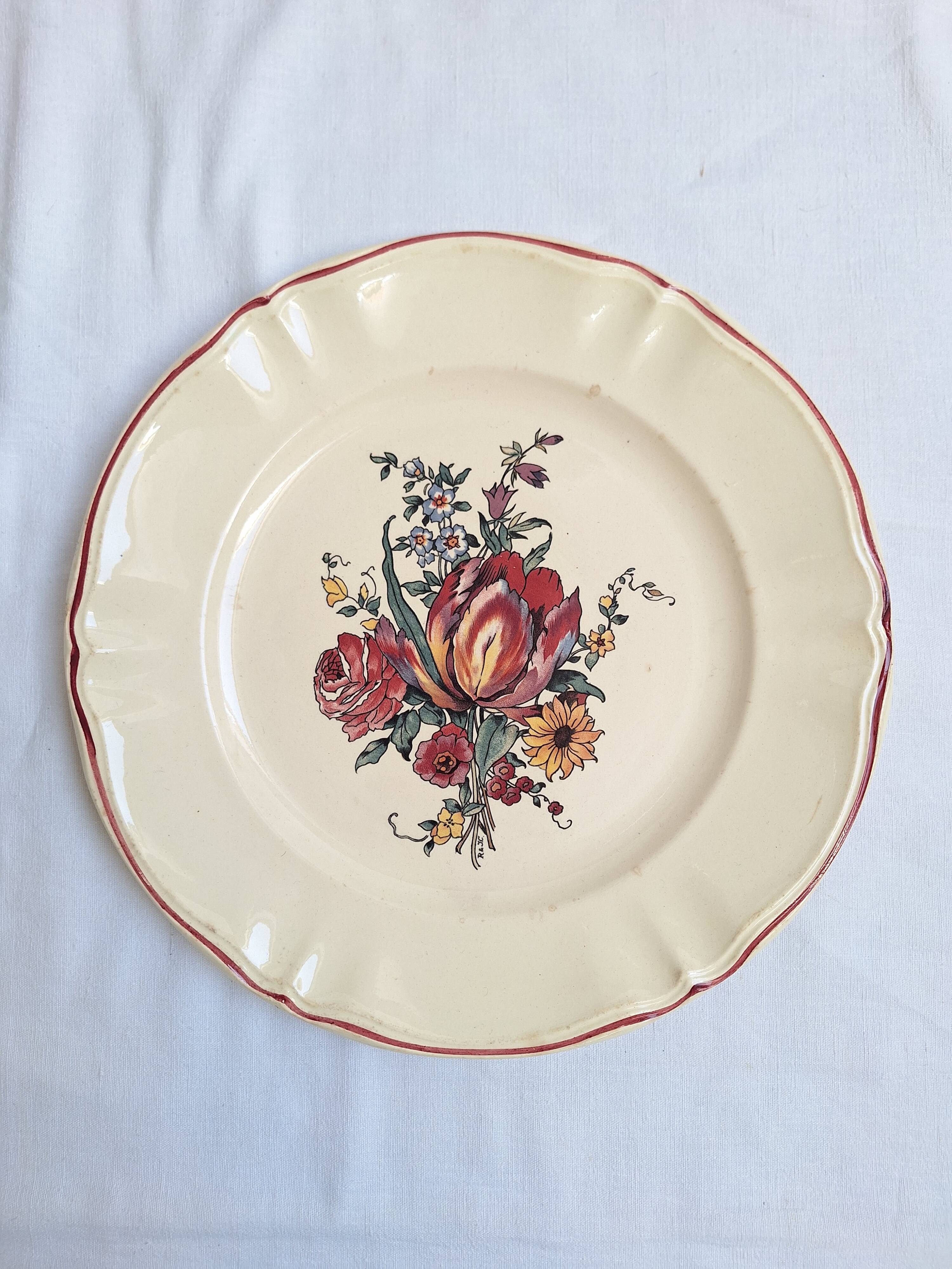 Round plate Digoin Sarreguemines Model Lorraine
