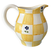 Pichet en céramique peint à la main dans le style cottagecore – carreaux jaunes et fleurs bleues