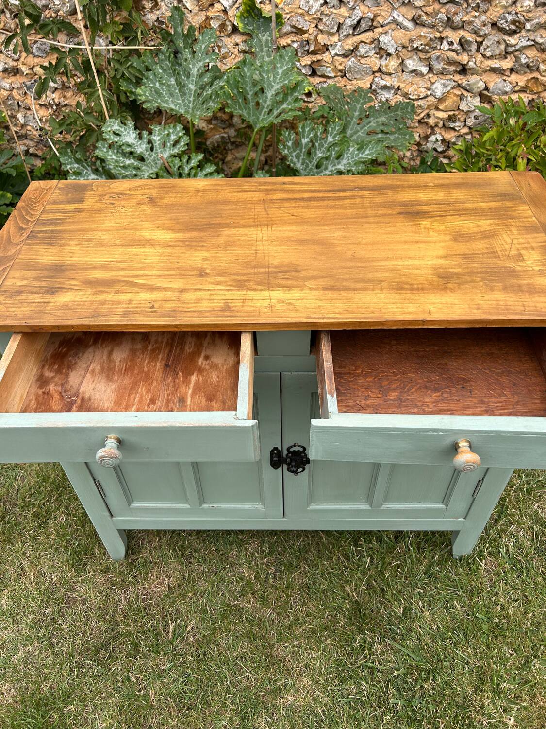 Buffet parisien vintage couleur vert cèdre