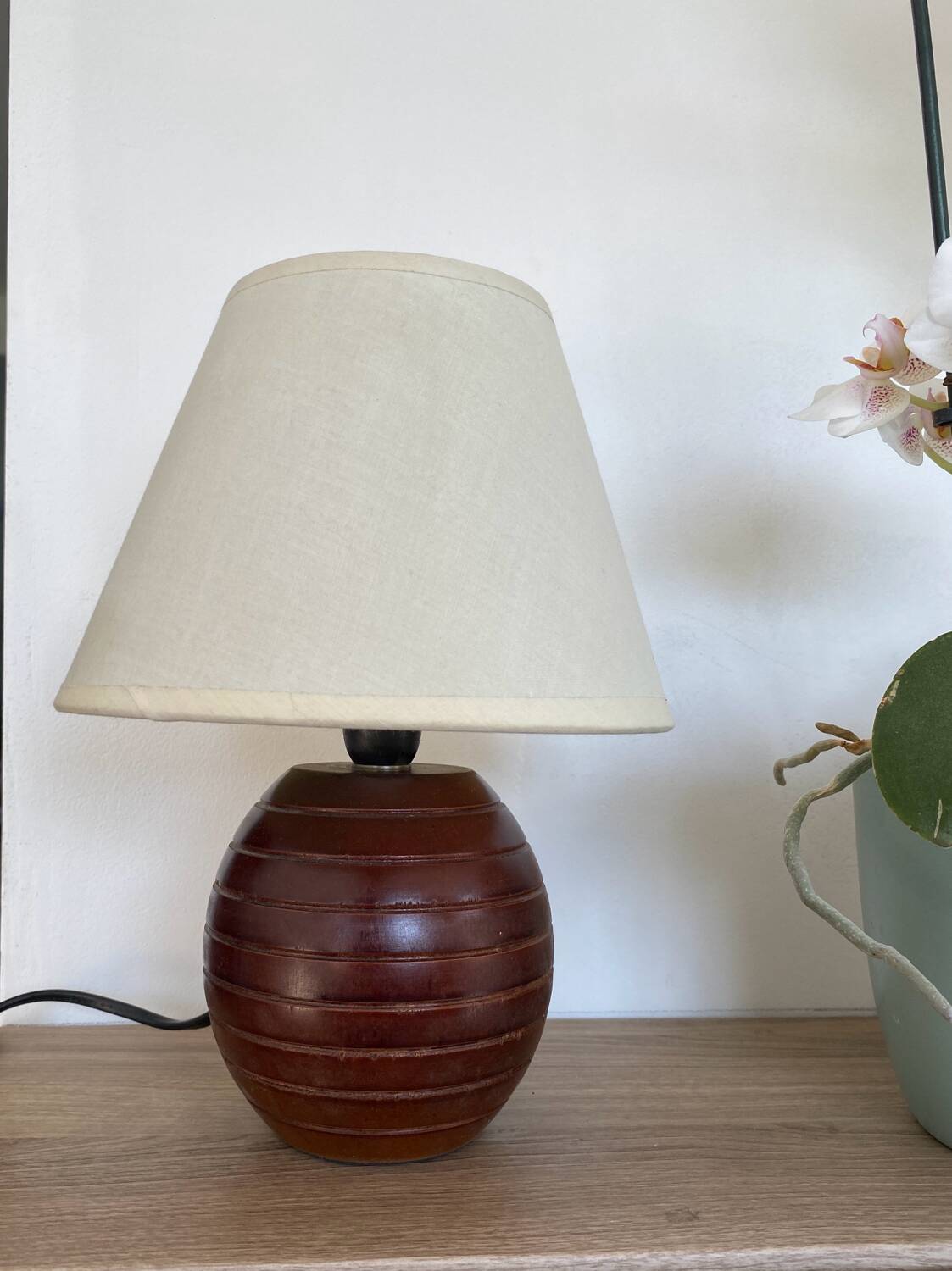 Ball bedside lamp