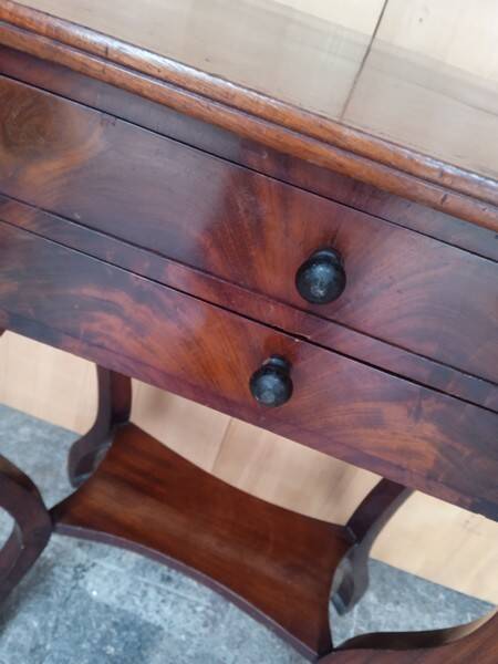 Work table - In mahogany and mahogany veneer - 19th century