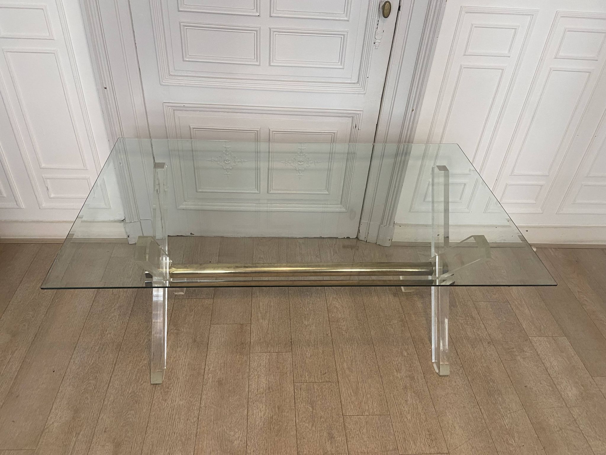 Table en plexi métal doré et verre biseauté 1970s