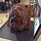 Tête de lion pour fontaine murale en fonte