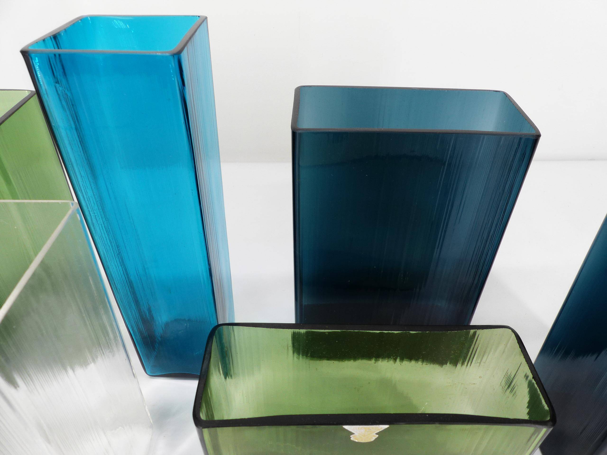 Set of 8 ISI vases in colored glass Lennart Andersson Gullaskruf, 1960