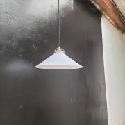 Opaline cone suspension