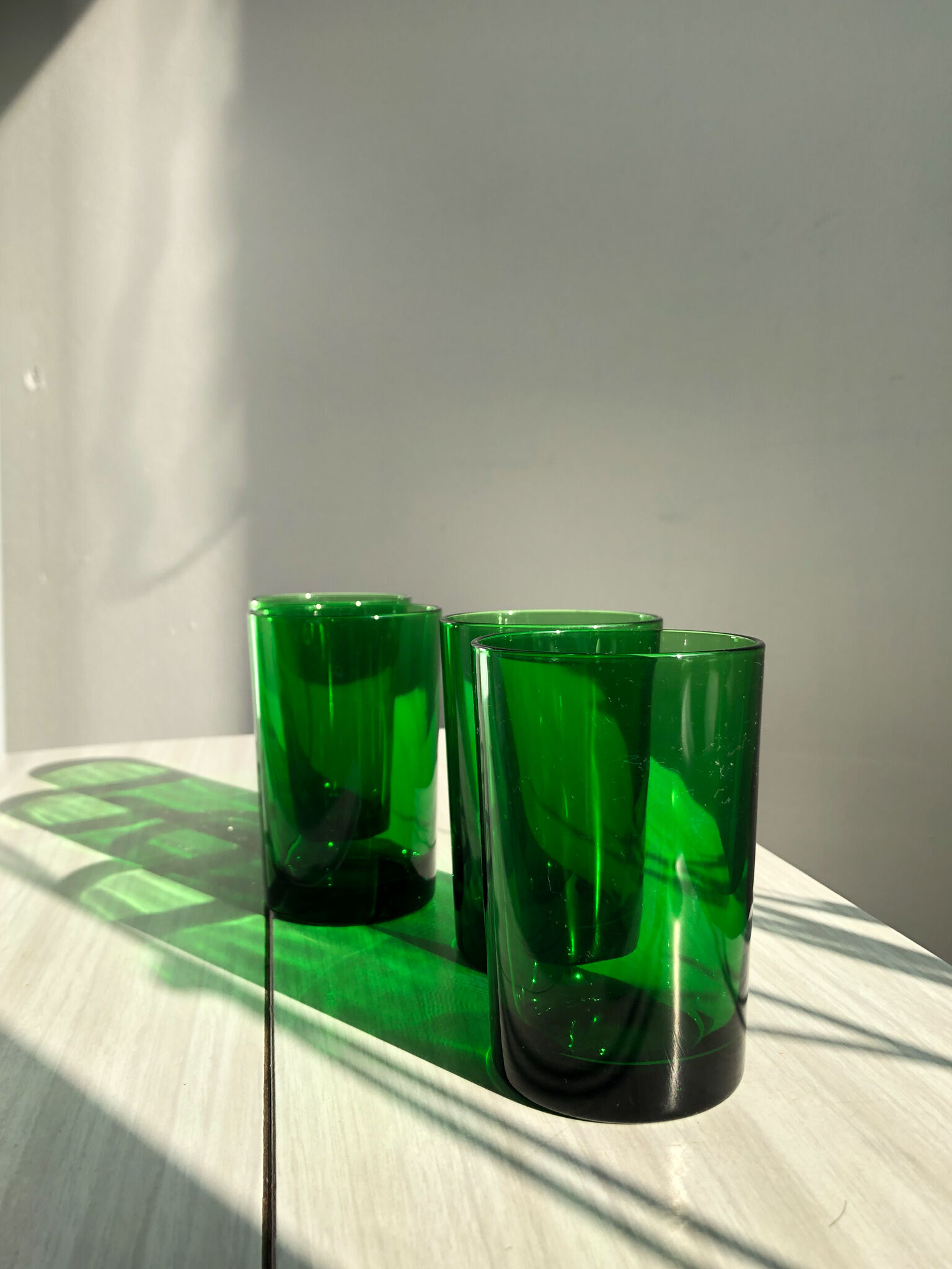 Lot de 4 verres verts translucides style vereco