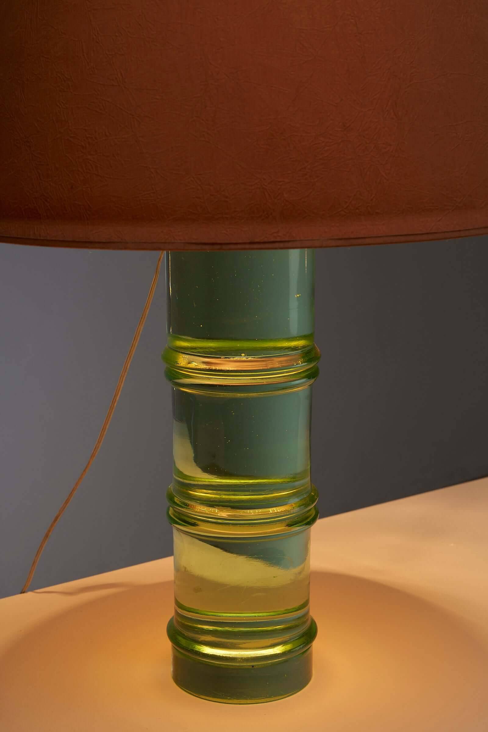 Lampe de table en verre avec abat-jour orange