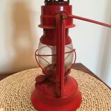 Lampe tempête rouge Meva 864 vintage