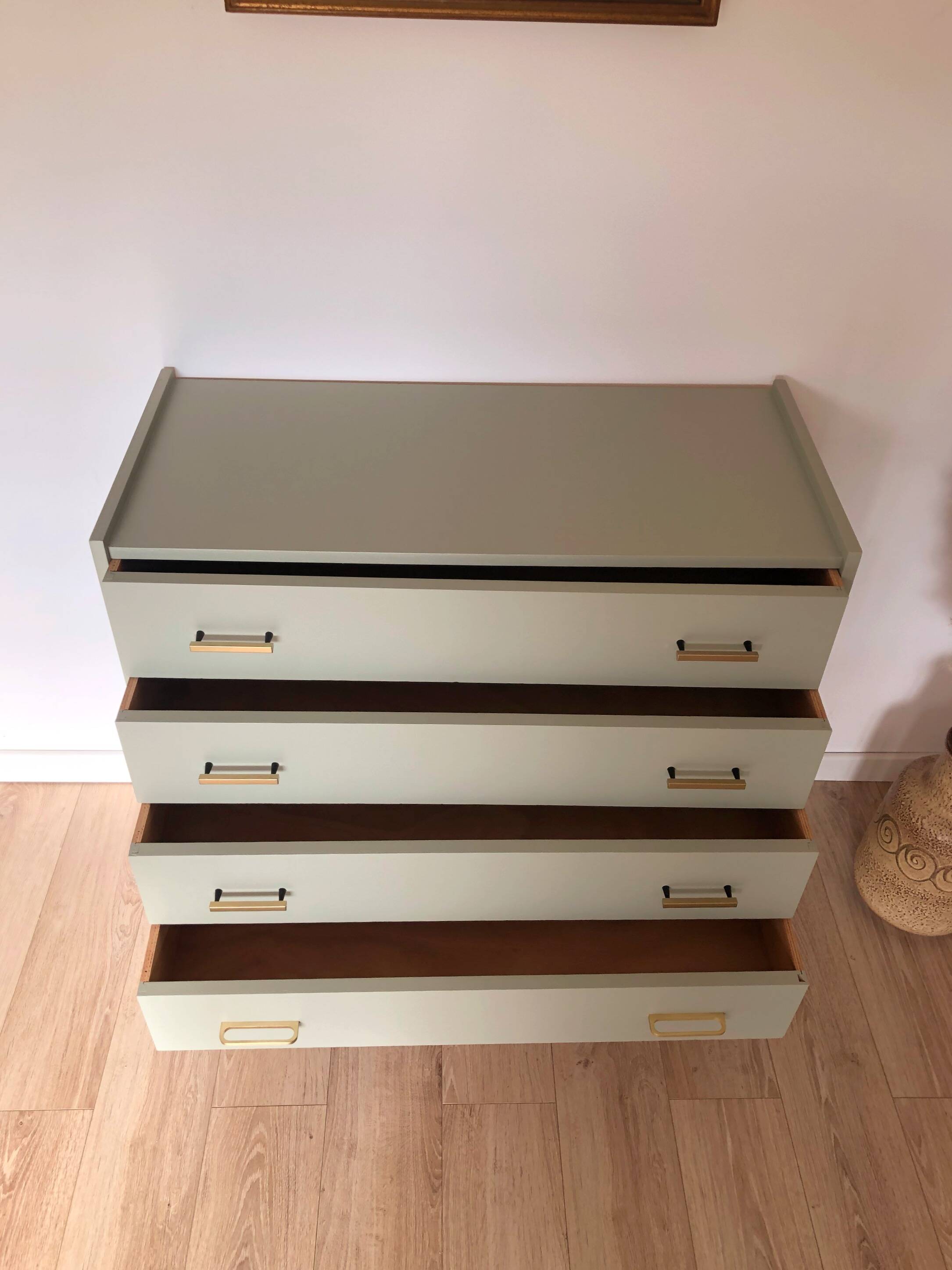 70s chest of drawers with 4 drawers