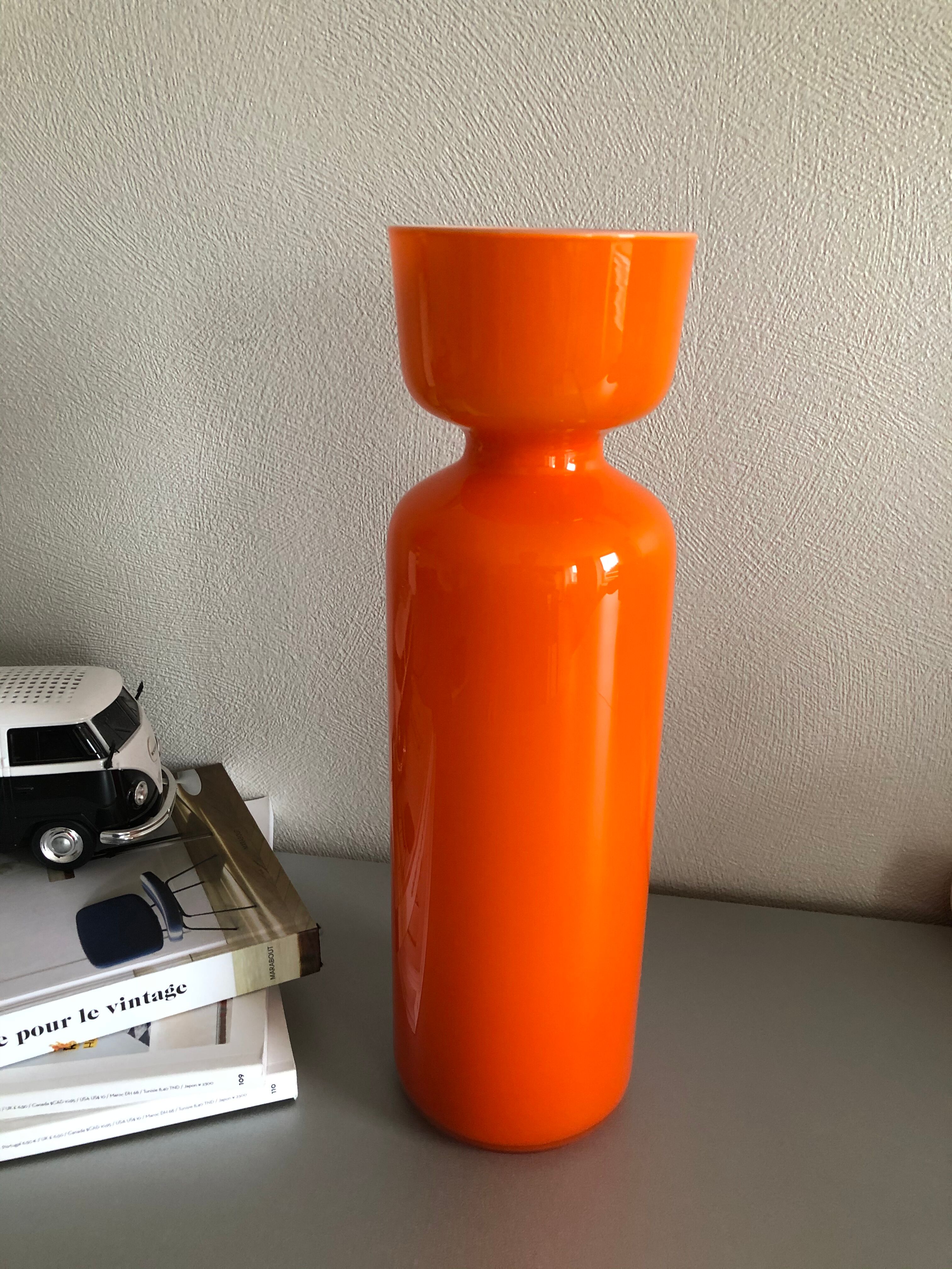 Vase opaline orange vintage