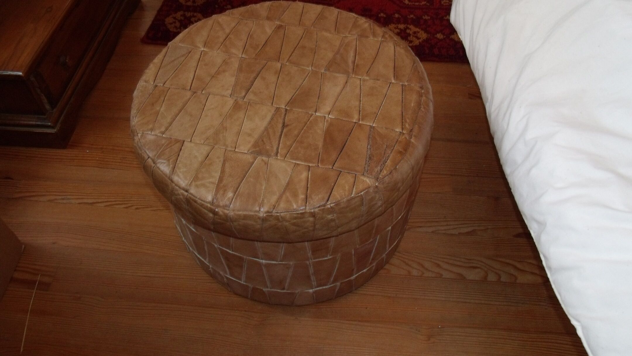 Trunk leather storage Ottoman