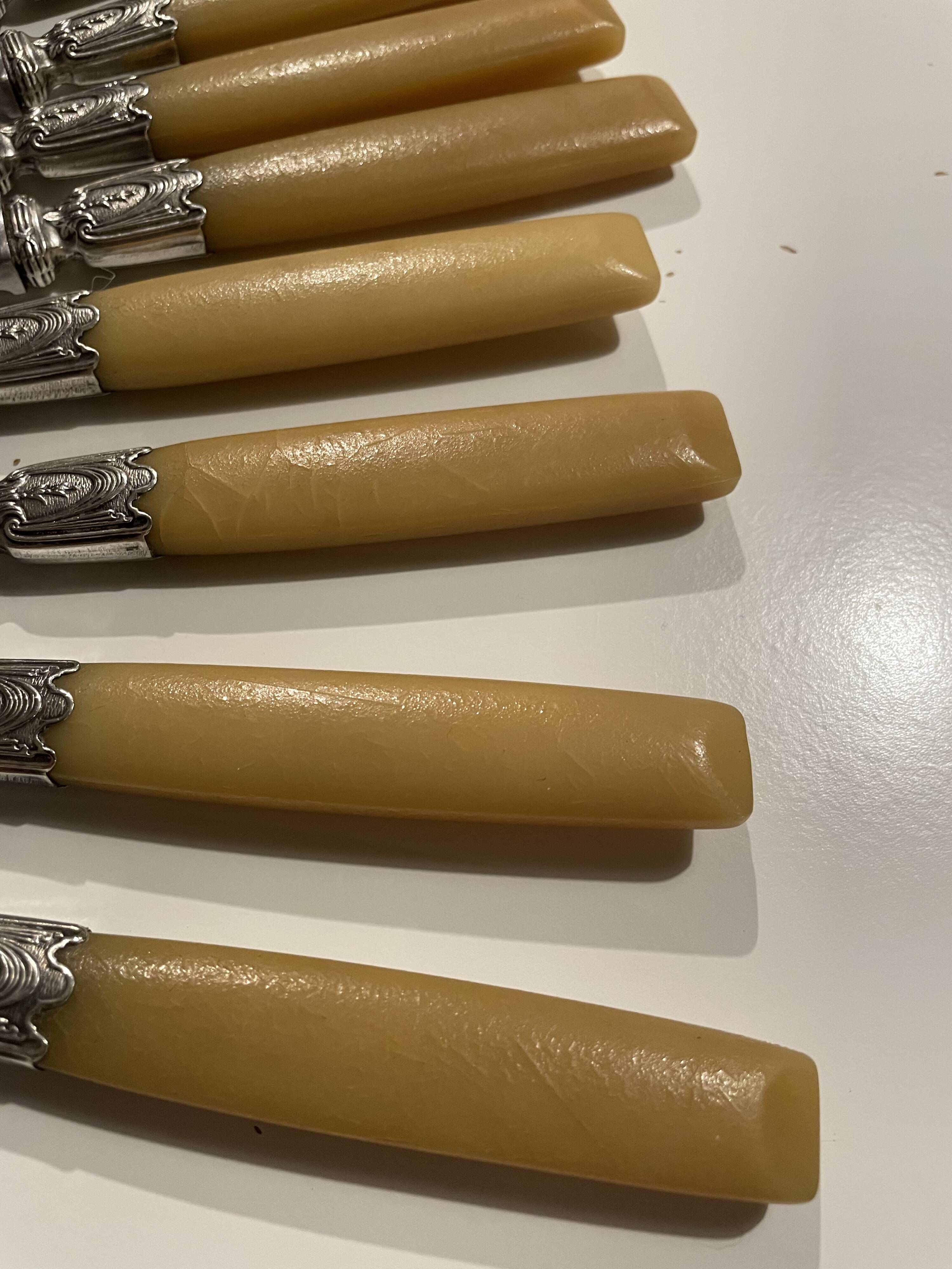 Bakelite handle knives from the 1950s