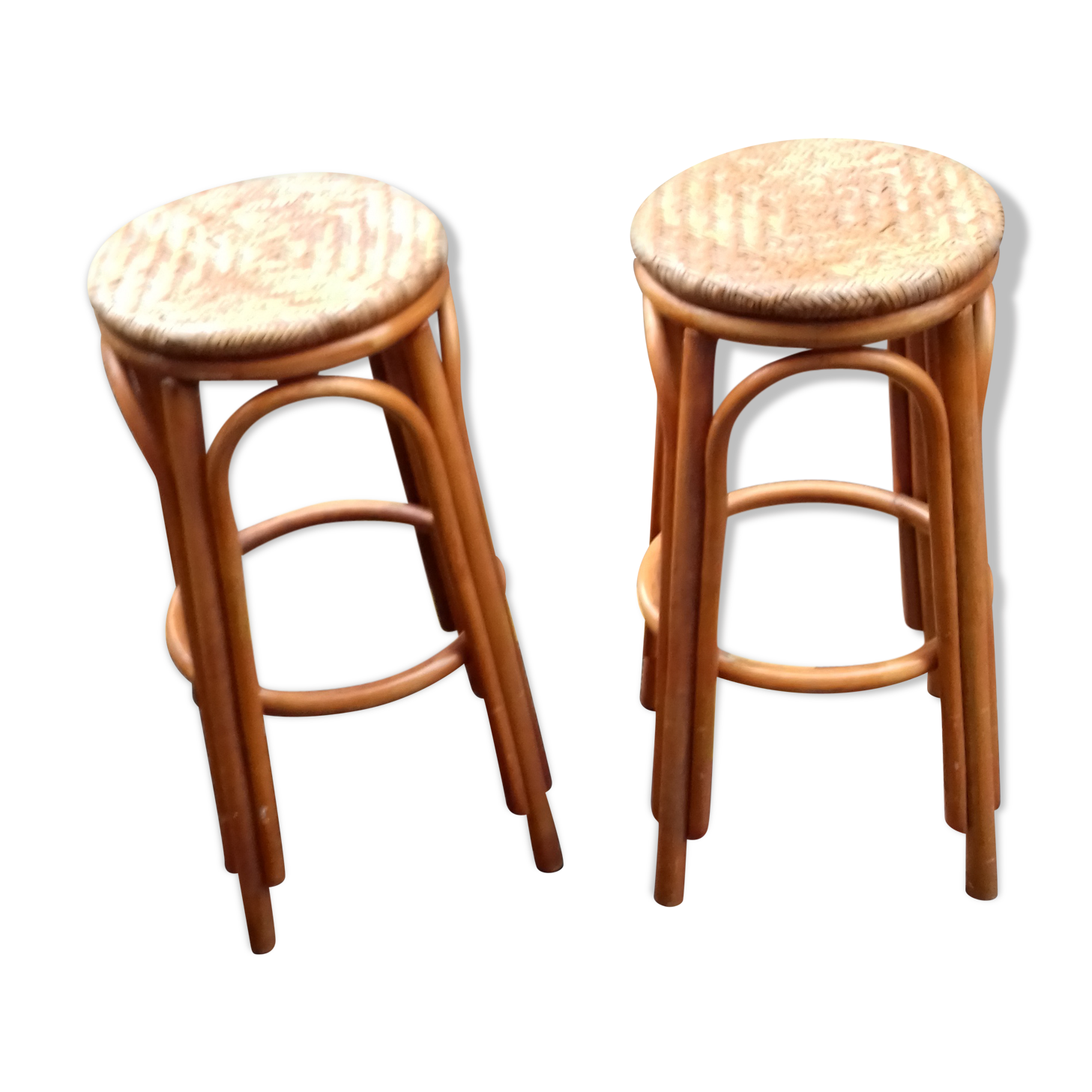 2 bar stools