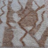 Tapis berbère blanc et beige foncé