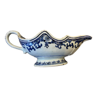 Saucière recoupée en porcelaine chinoise XVIIIeme siècle