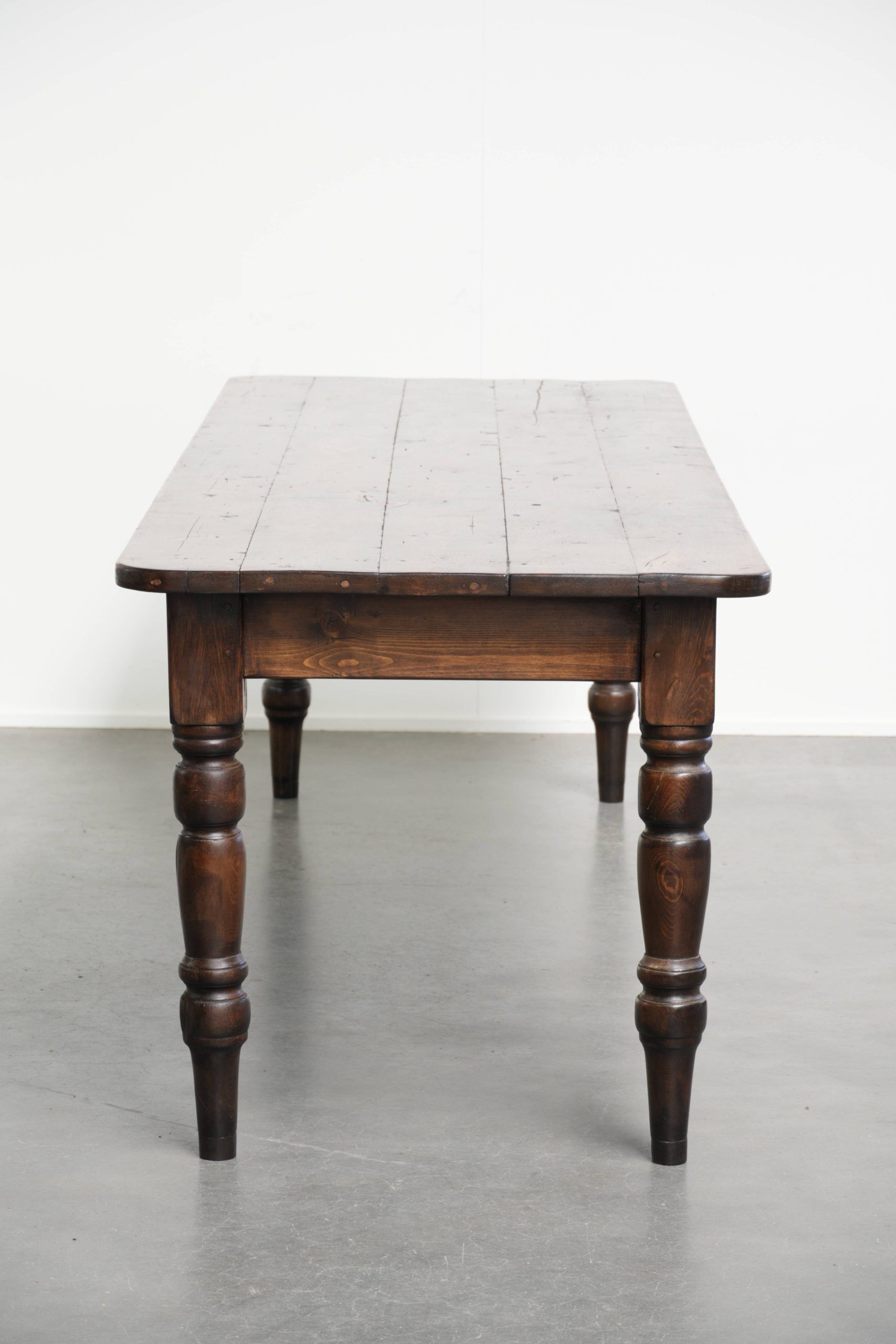 Antique English 19th-century farmhouse dining table made of pinewood