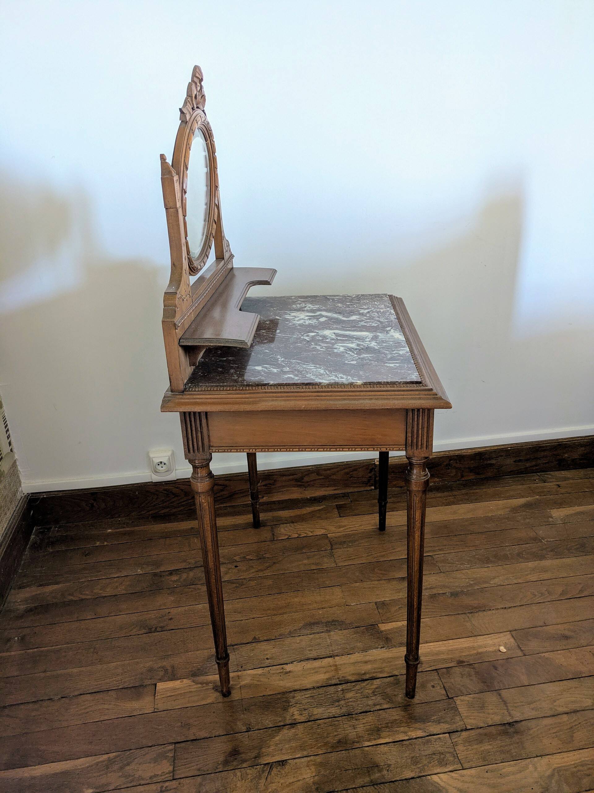 coiffeuse d'époque 1990 avec miroir  psyché orientable et marbre