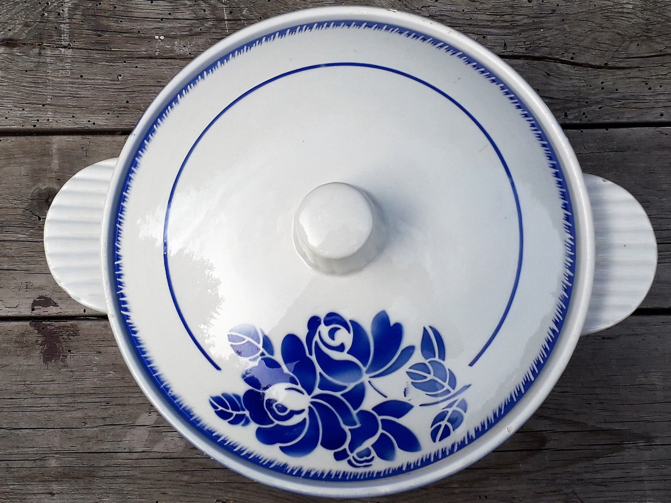 Soup tureen bondavilliers