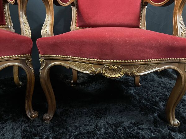 Paire de fauteuils à dossier plat style Louis XV en velours rouge