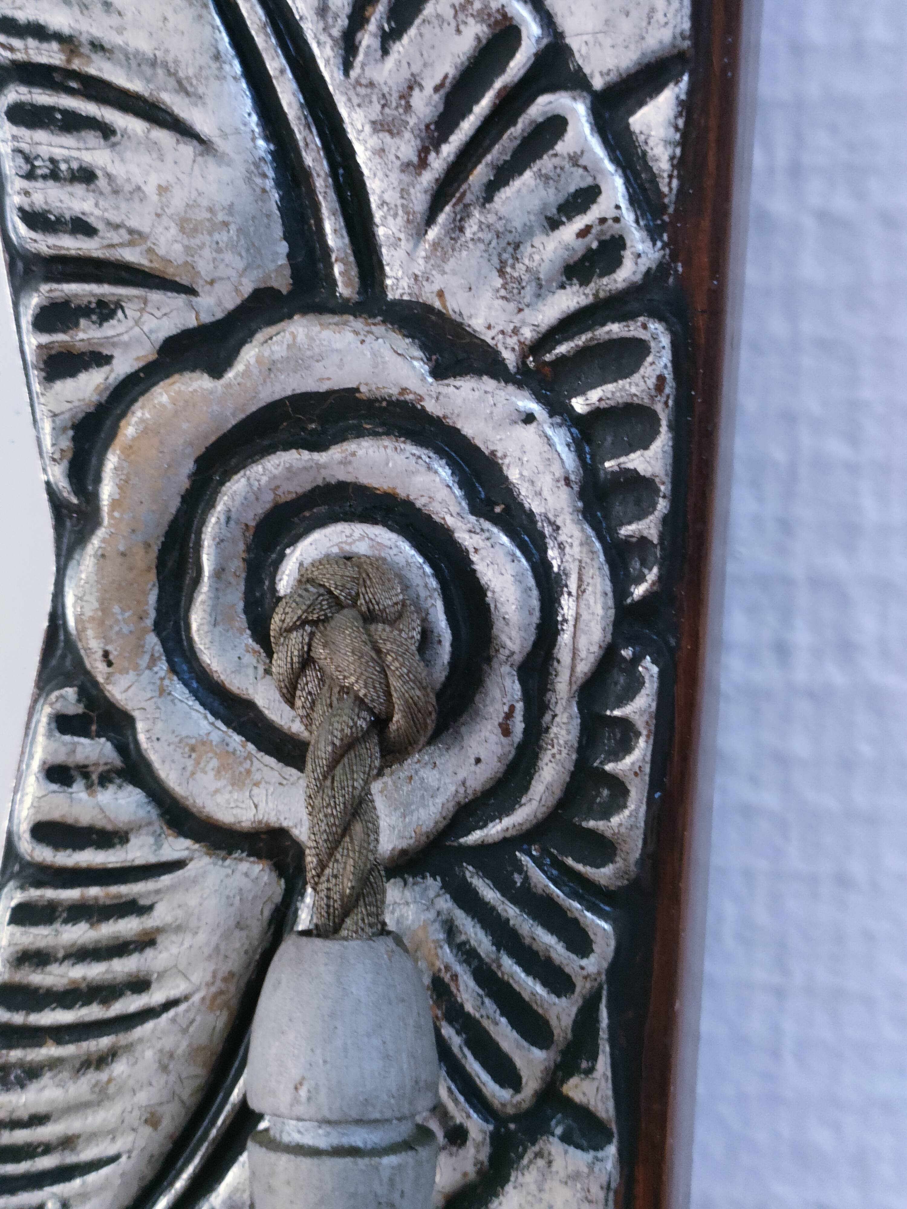 Miroir Art Déco en bois, stuc et passementerie