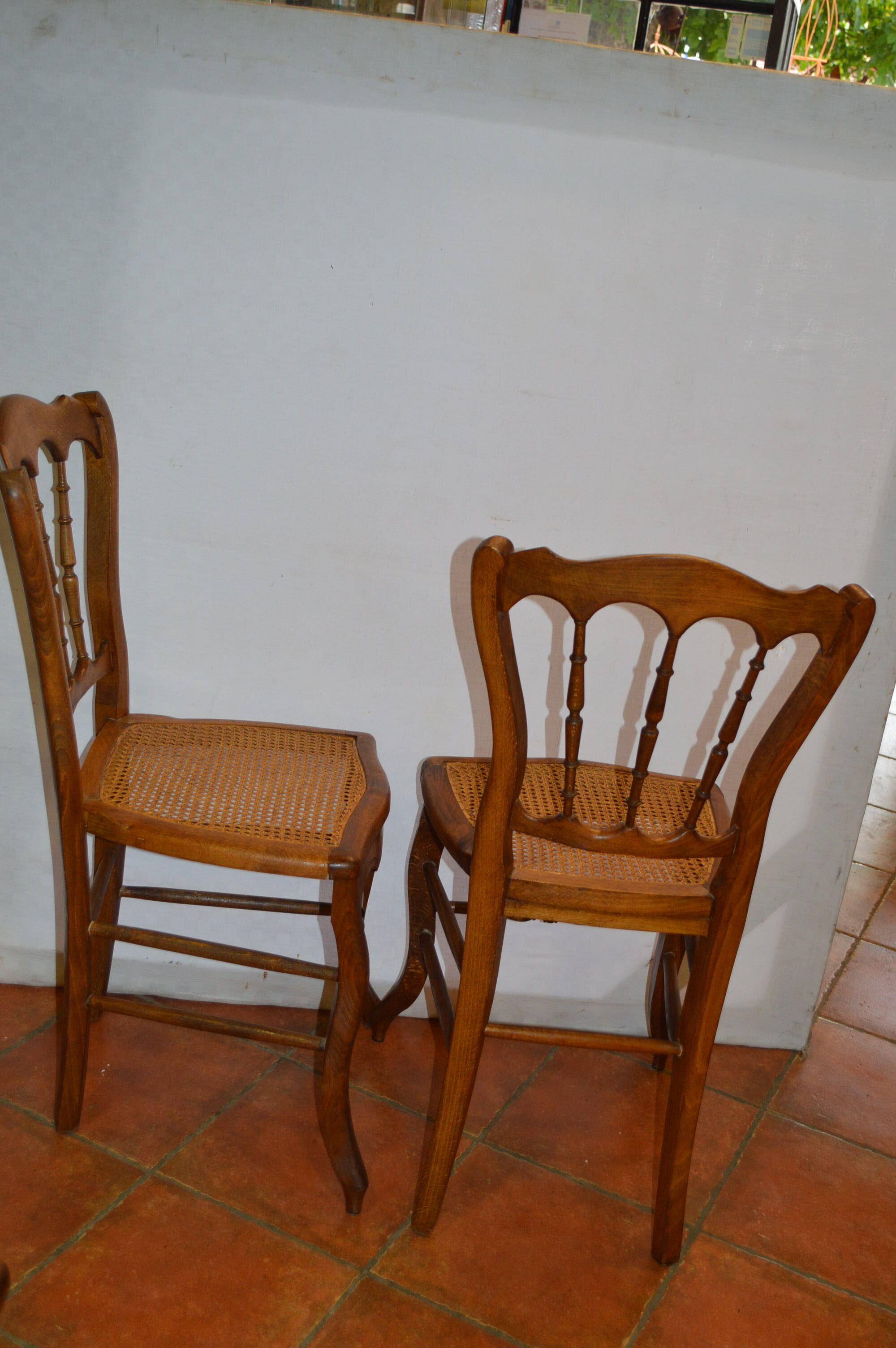 Ensemble de 5 chaises cannées en hêtre