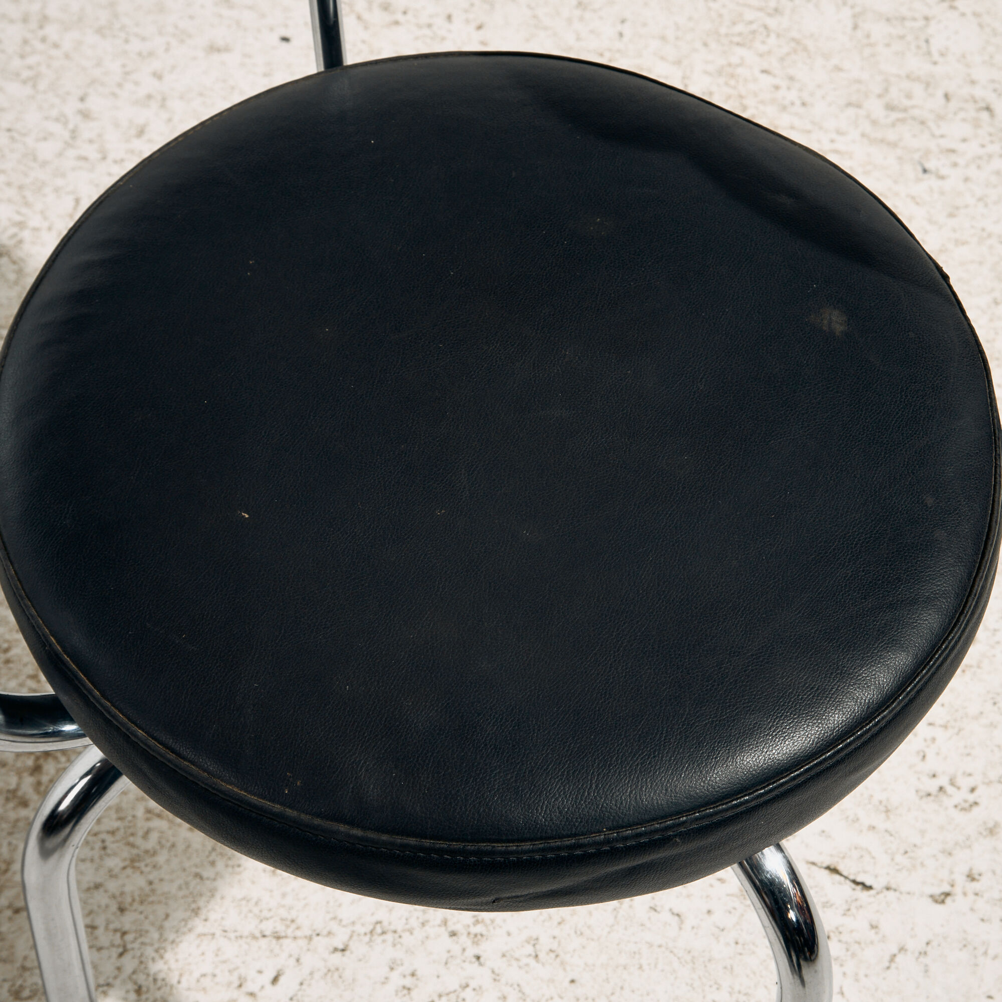 Fauteuil pivotant tubulaire style Bauhaus