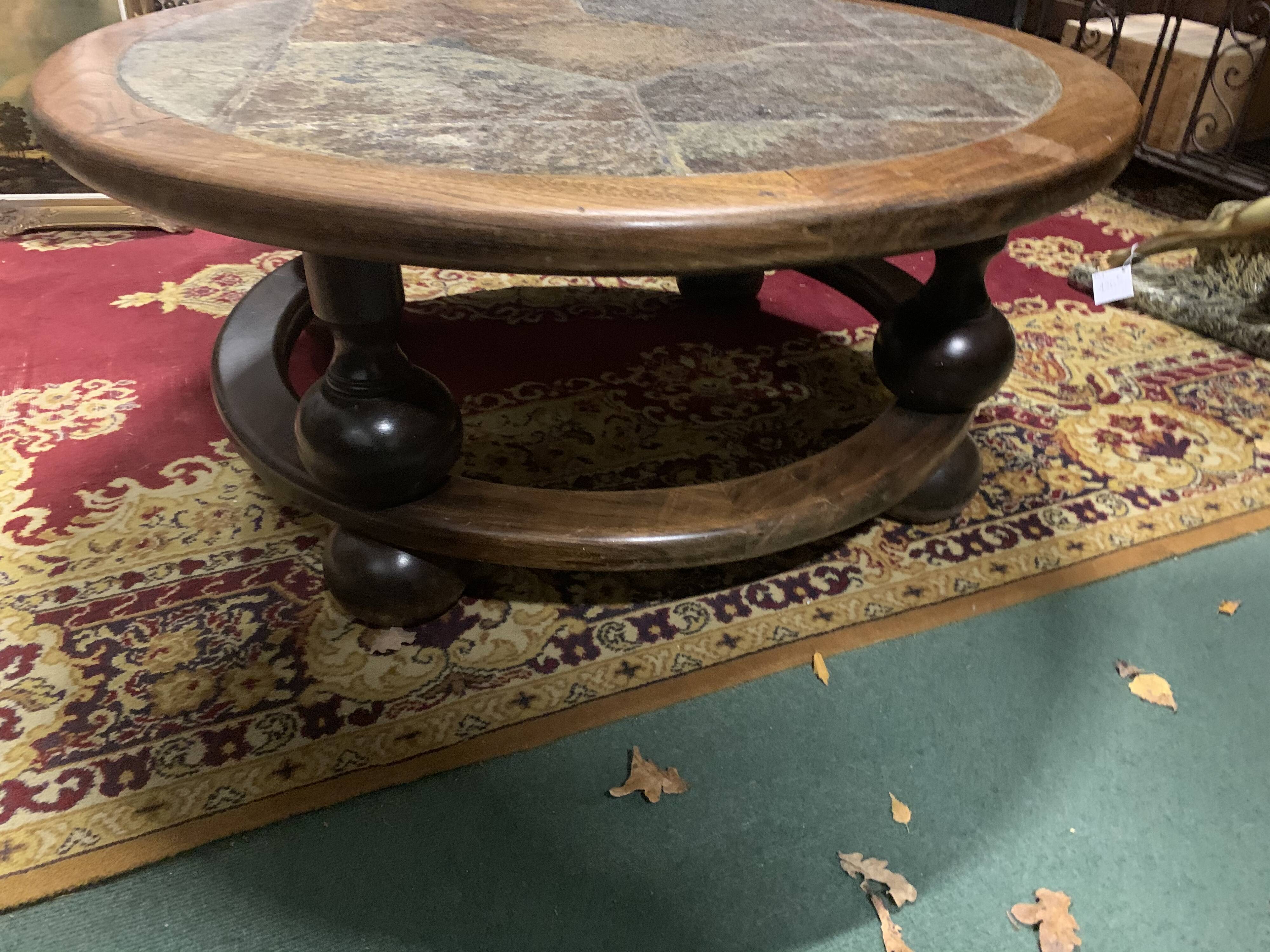 Salon table on stones