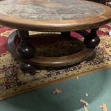 Salon table on stones