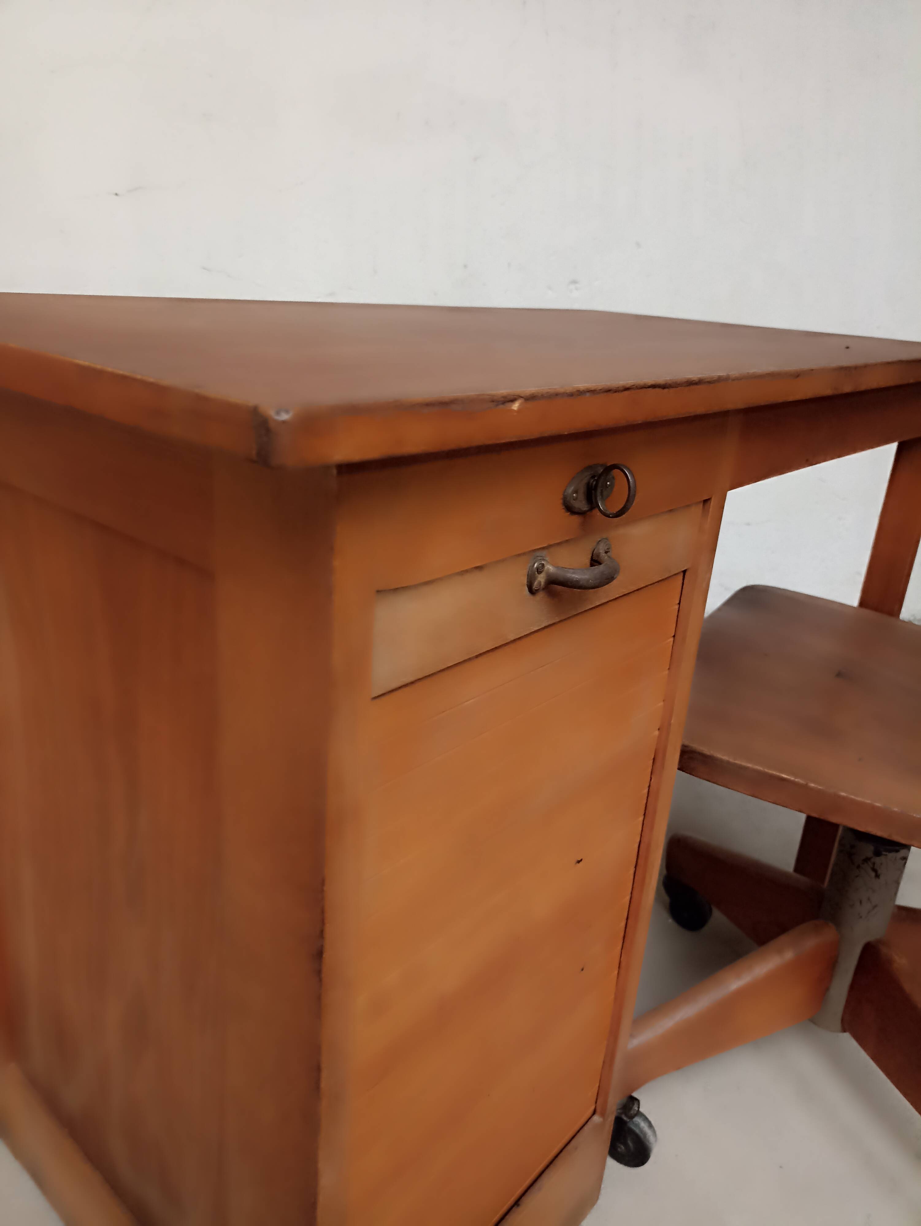 Vintage desk + chairs