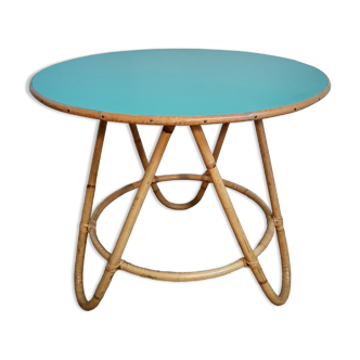 Table basse tripode en rotin relookée vintage