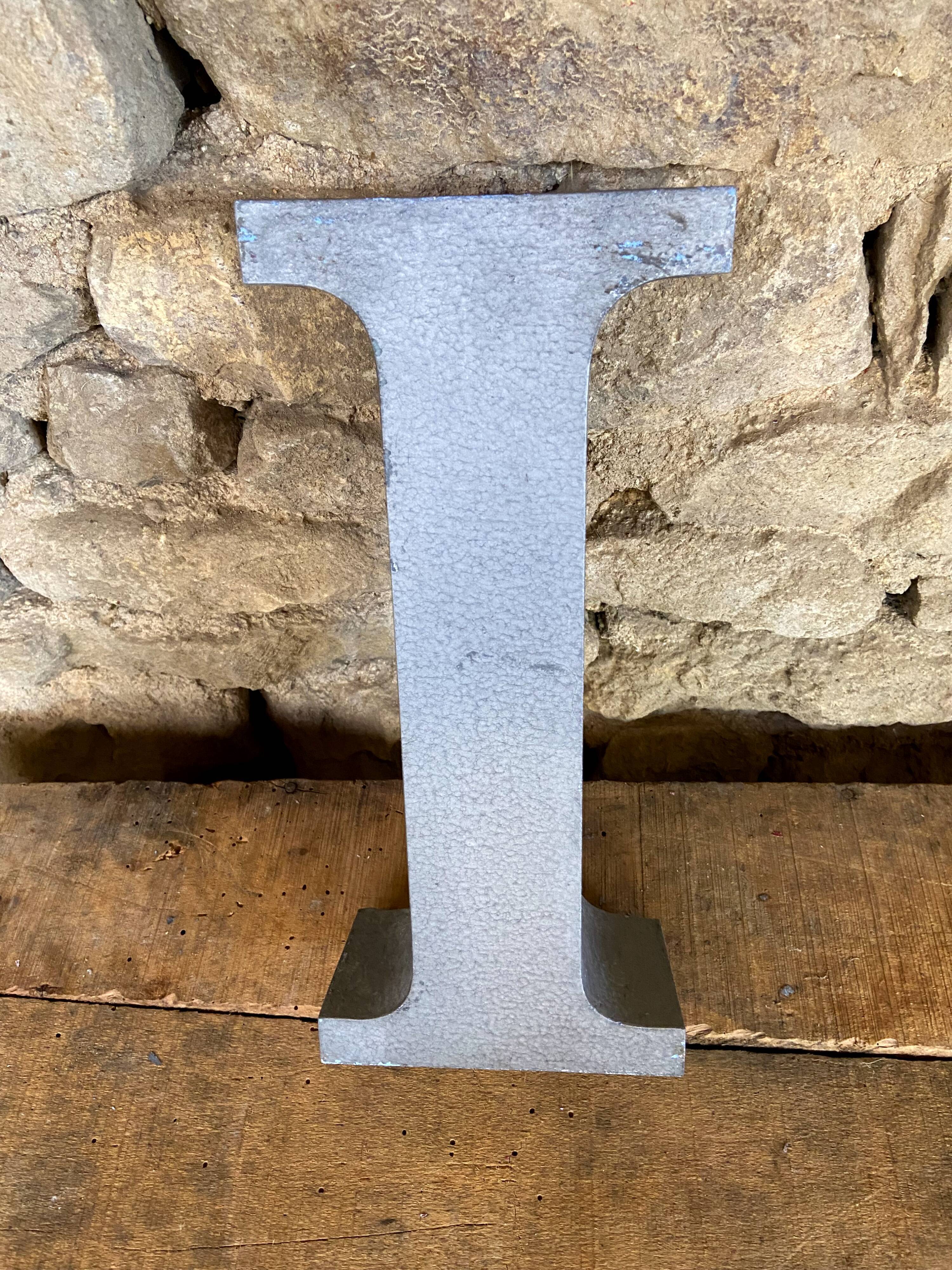 Letter metal I