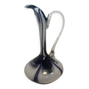 Carafe en opaline