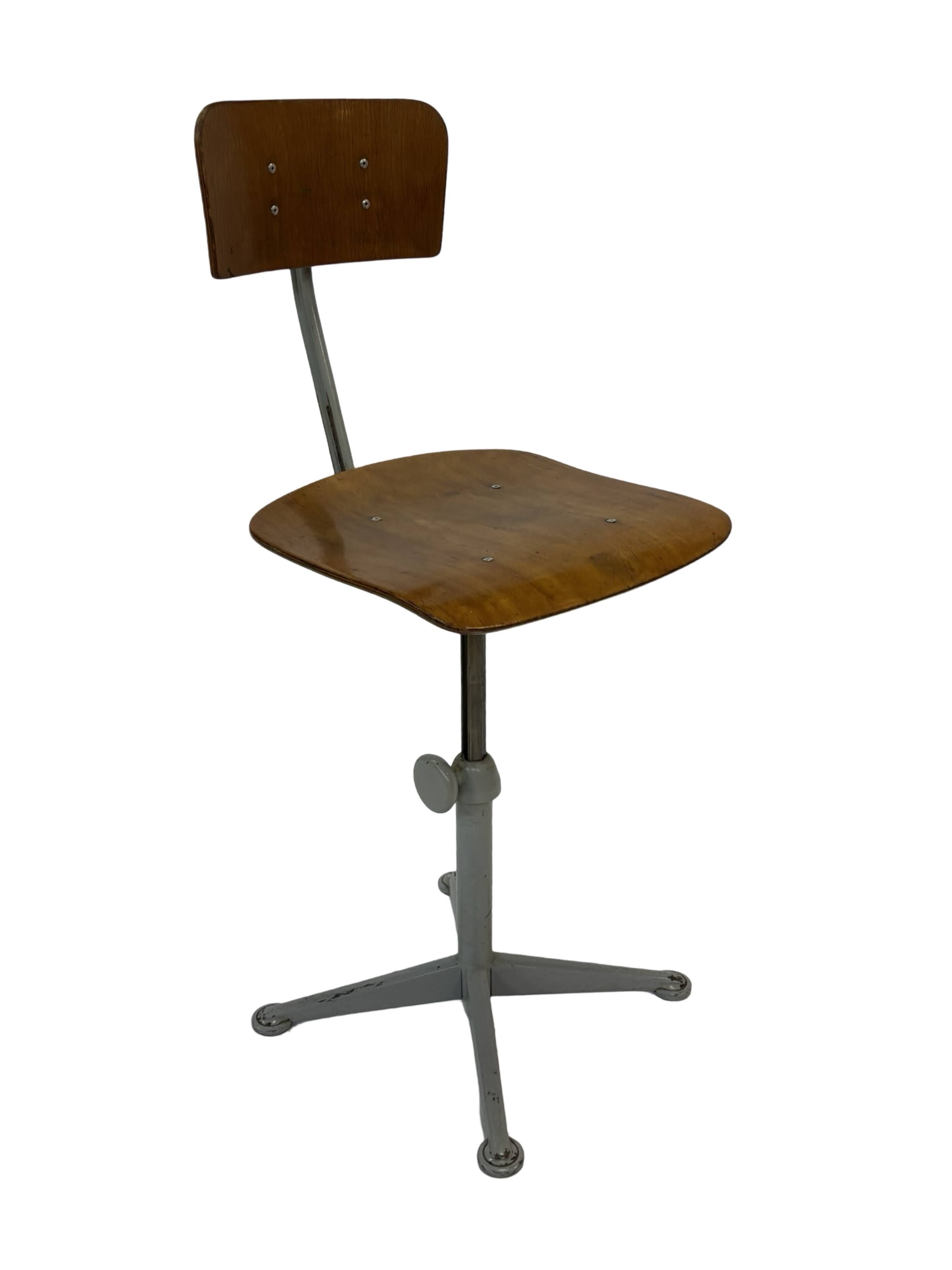 Vintage Friso Kramer chair from Ahrend de Cirkel dutch design