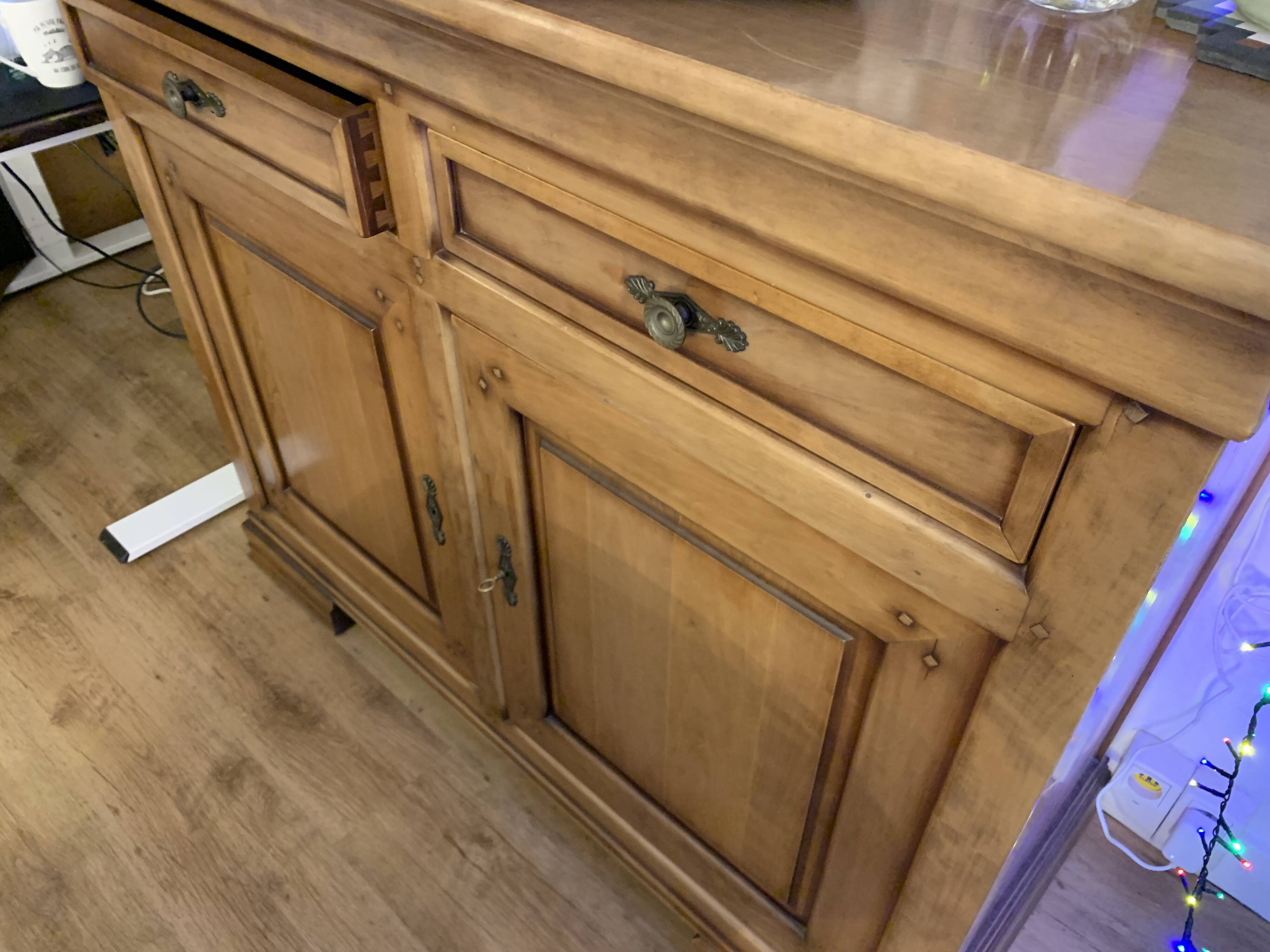 Wooden sideboard-style cabinet
