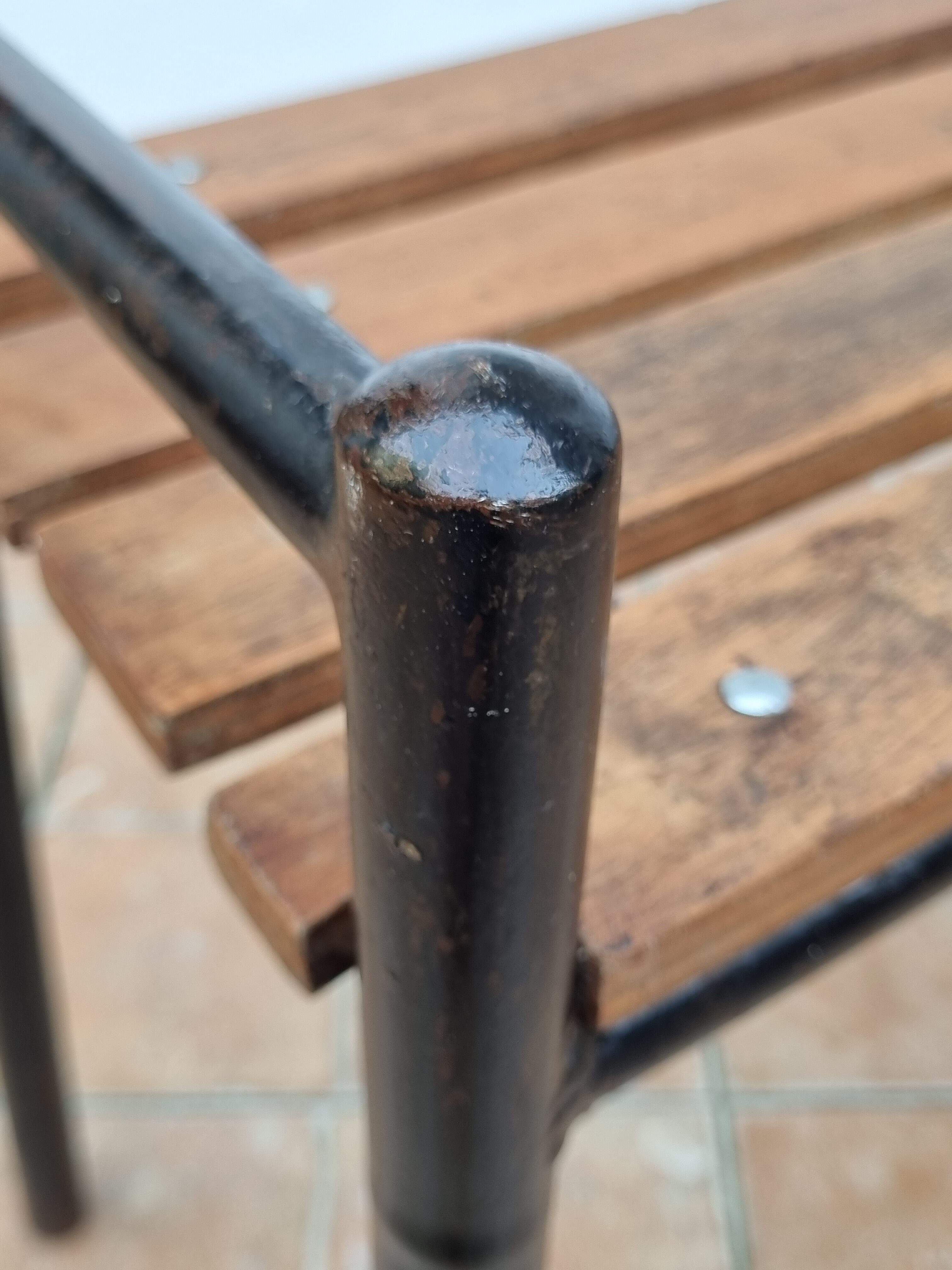 Bench in painted metal and wood, 100 cm