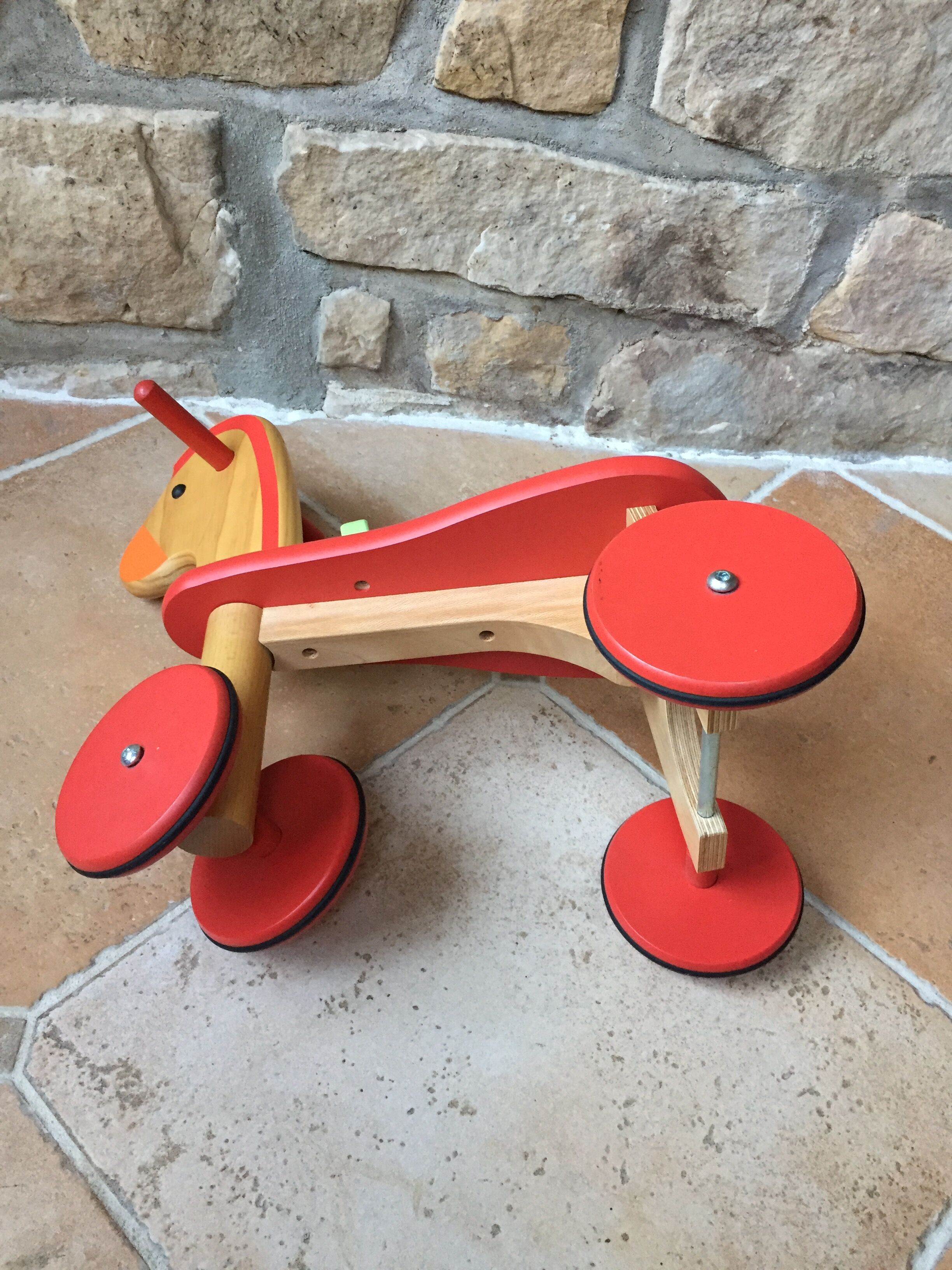 Carrier wooden horse for the little ones