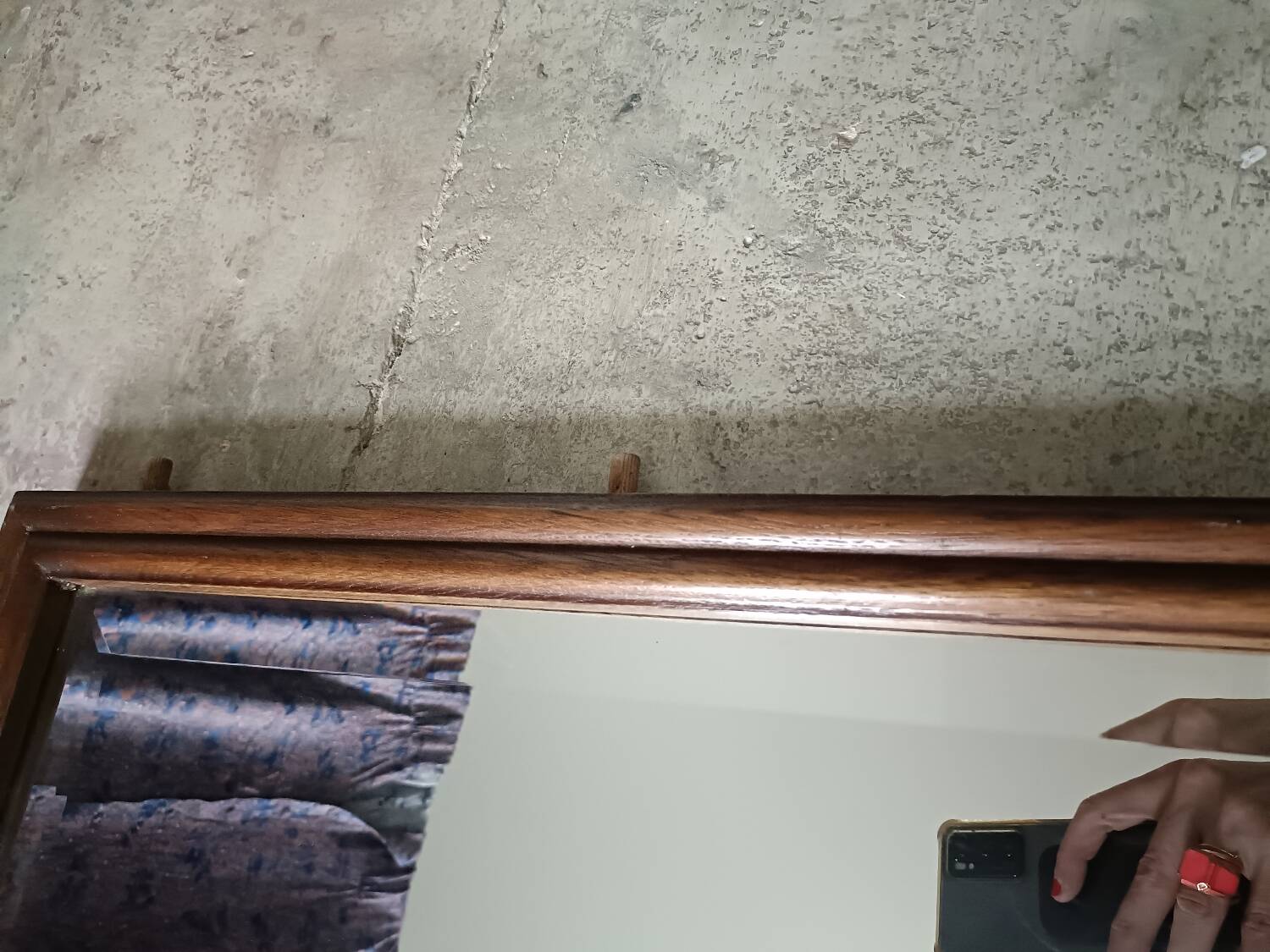 Beveled mirror in solid wood