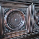 Buffet ancien en bois sculpté