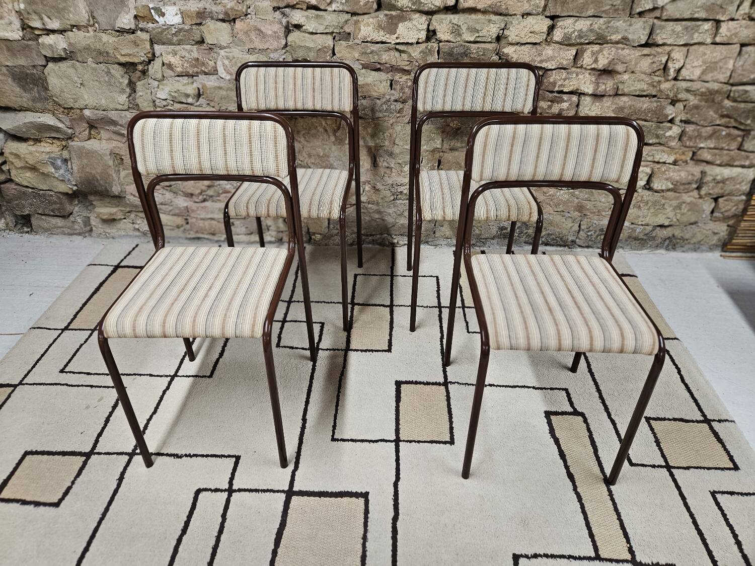 Set of 4 vintage stackable chairs 1980