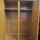 Armoire en chêne pieds compas