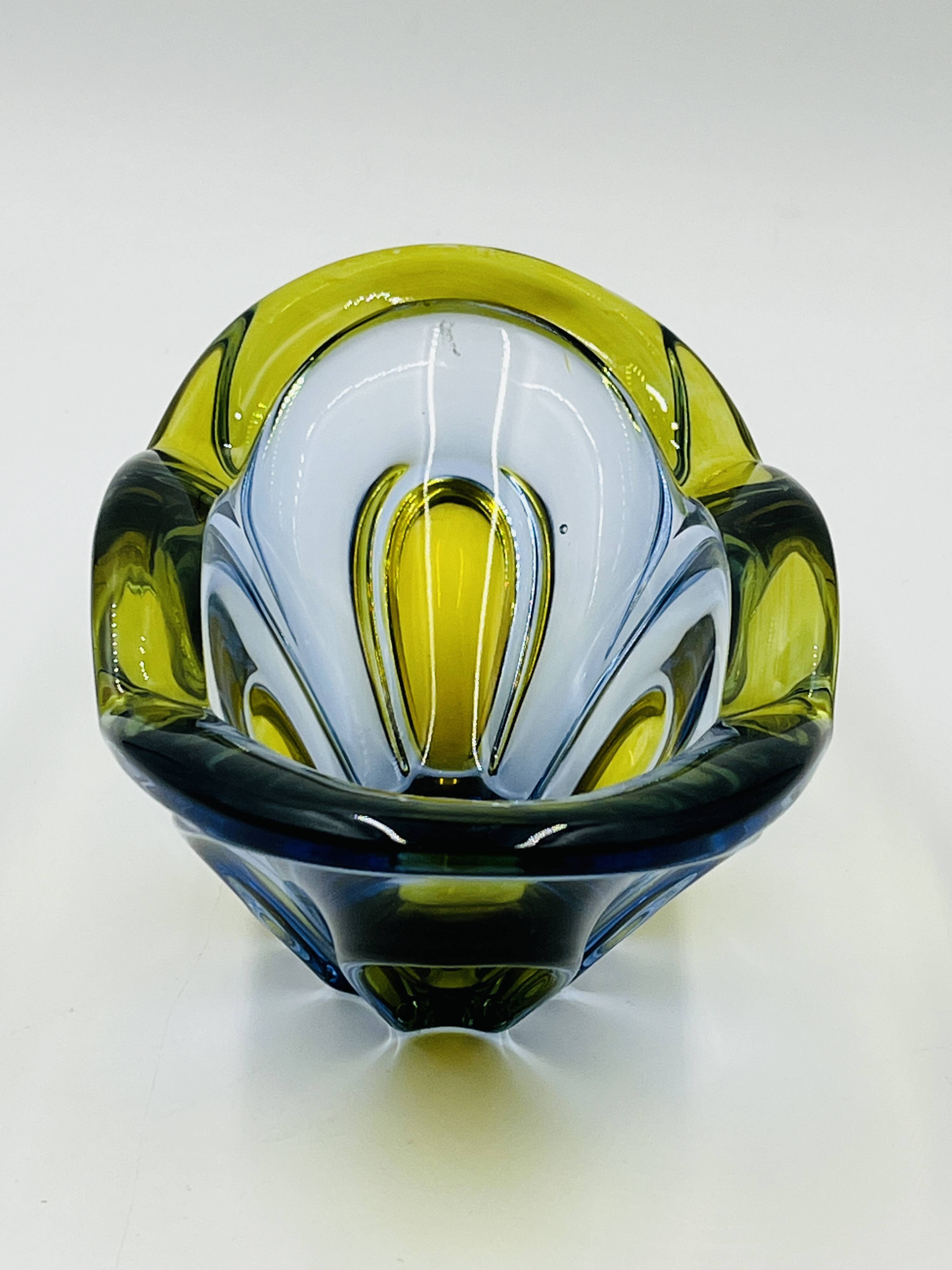 Coupe design en verre de Bohême Chribska