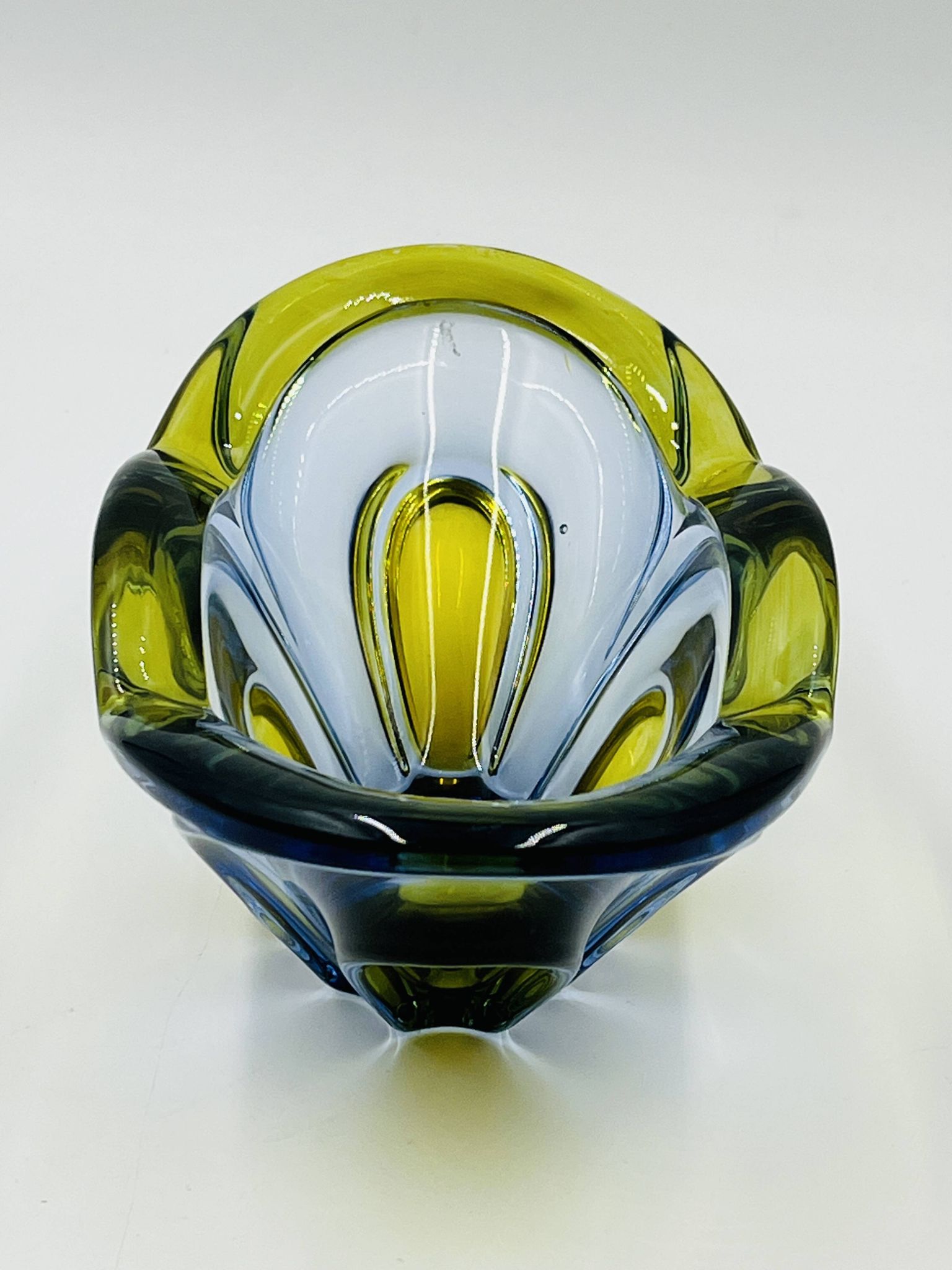 Coupe design en verre de Bohême Chribska