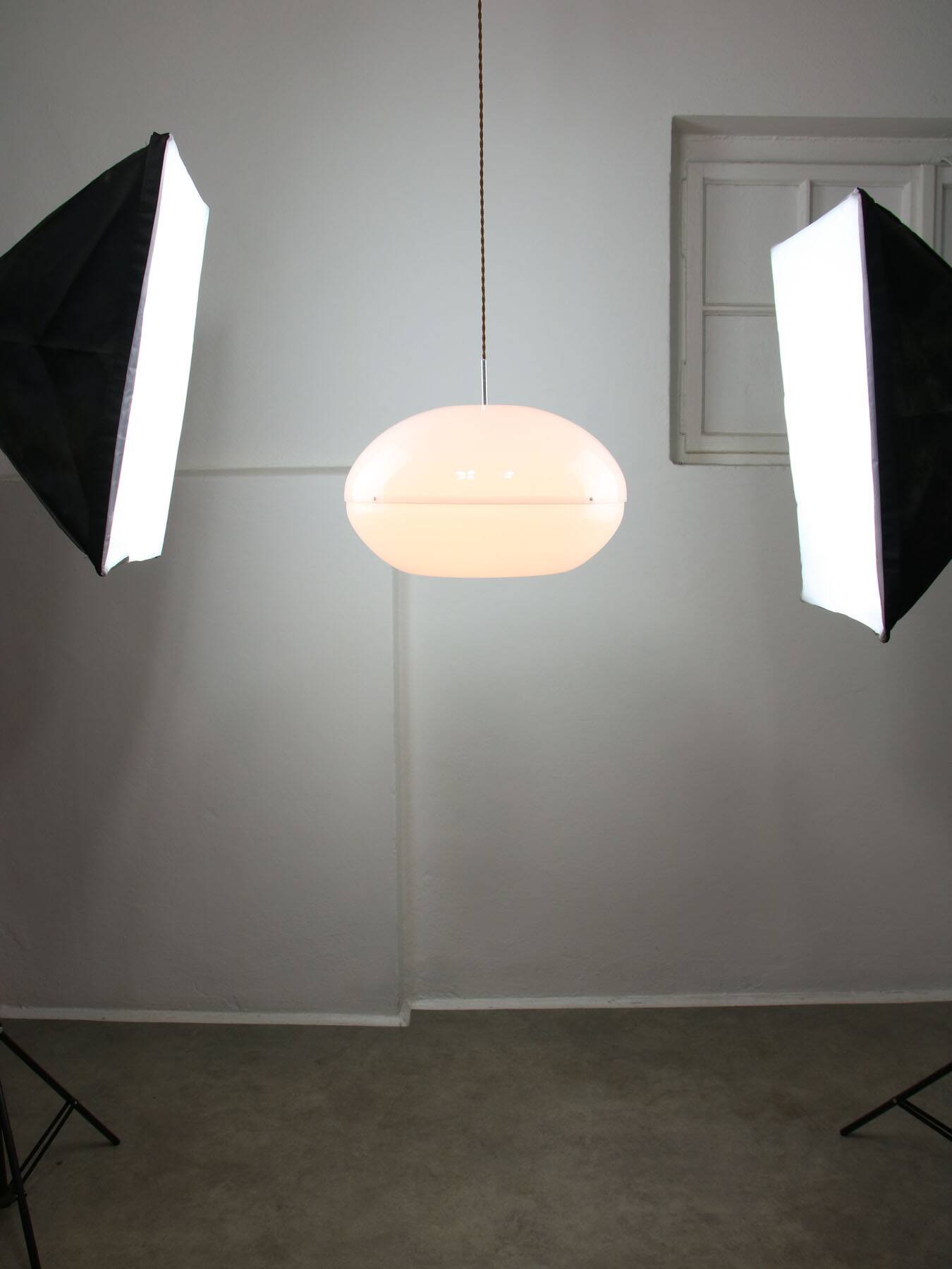 Italian Space Age Big White Doughnut Lamp, 70s