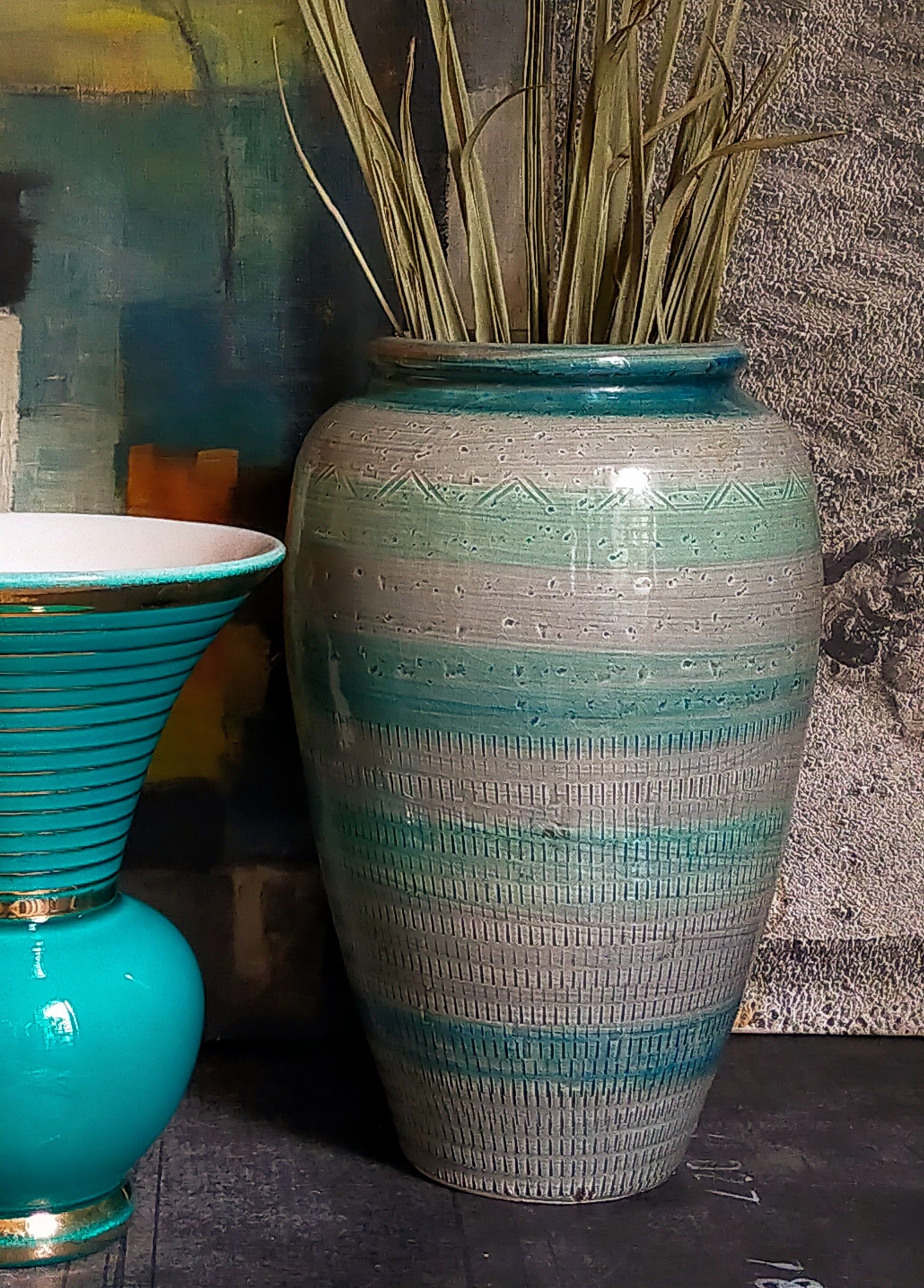 Ceramic vase scarified with gray-blue enamel