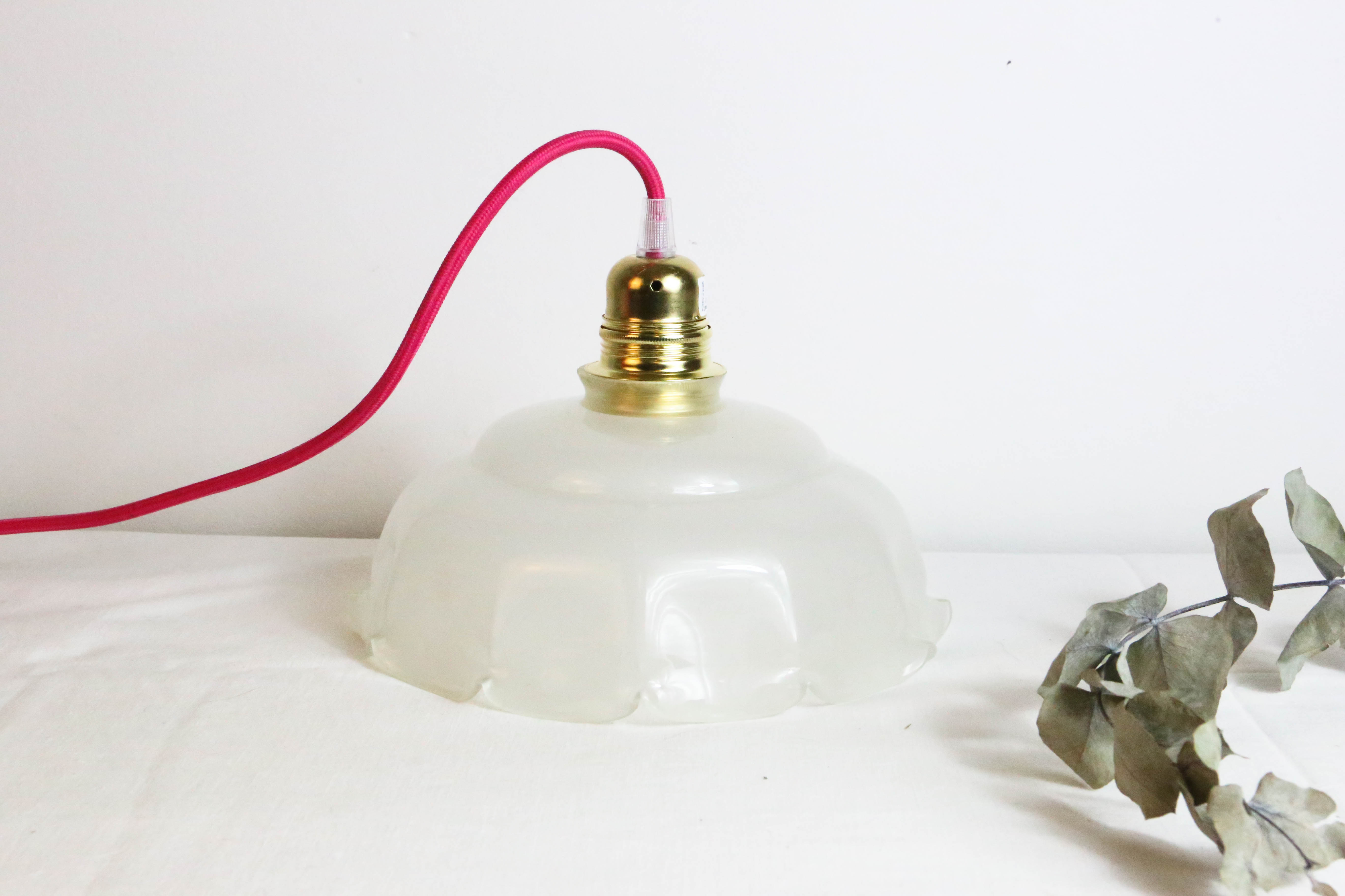 Suspension in white glass, vintage