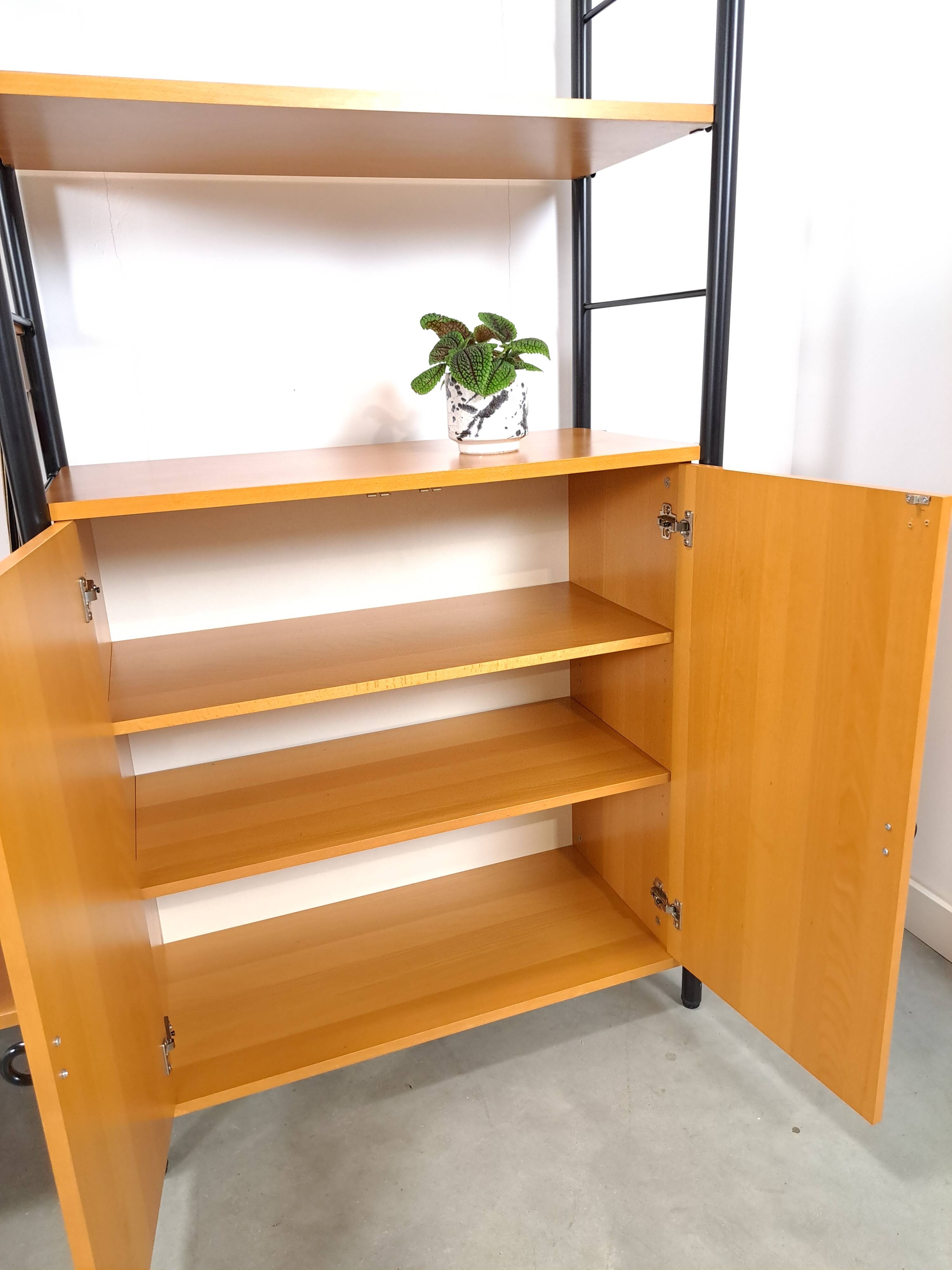 Ikea modulair wandsysteem Niklas met kasten en planken vintage