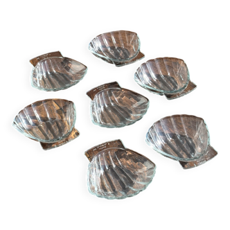 Set of 7 vintage Pyrex shell-shaped glass bowls.